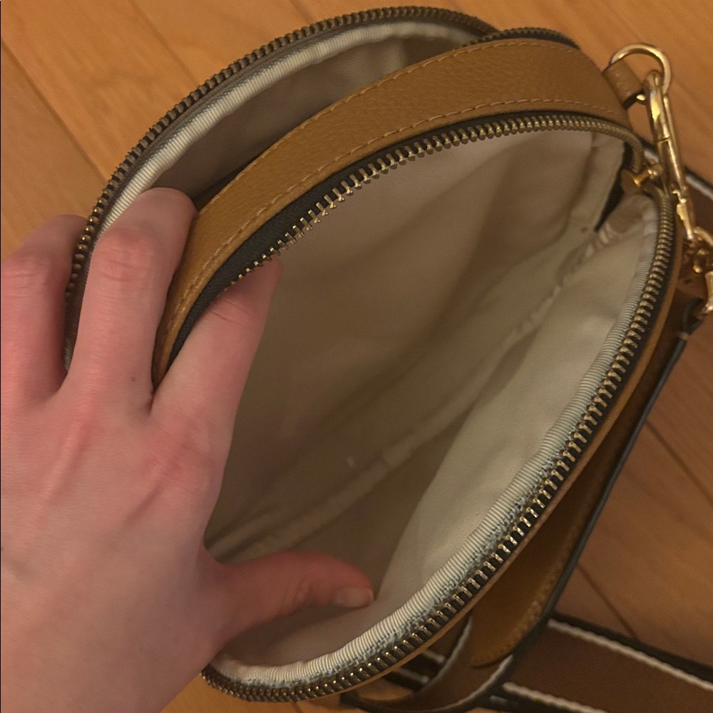 Marc Jacobs Brown Crossbody Bag with Black Strap - Picture 4 of 4